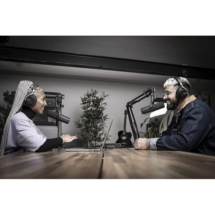 Шуре SM7B - Динамічний мікрофон для вокалу, радіо, подкастів та запису, XLR, теплий звук, чорний