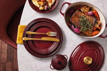 Чавунна овальна каструля Le Creuset Signature з кришкою, 27 см, 4,1 л, для всіх типів плит та індукції, колір Garnet (бордовий), 4,43 кг