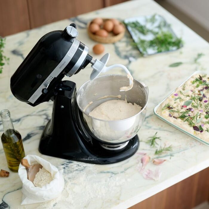 Кухонний комбайн KitchenAid Artisan з нахиленою чашею, тістоміс, 5 насадок, 2 чаші з нержавіючої сталі, 4.8 л, Onyx Black