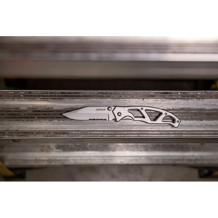 Gerber folding knife with plain edge and pocket clip (tooth length 7.6 cm (EU))