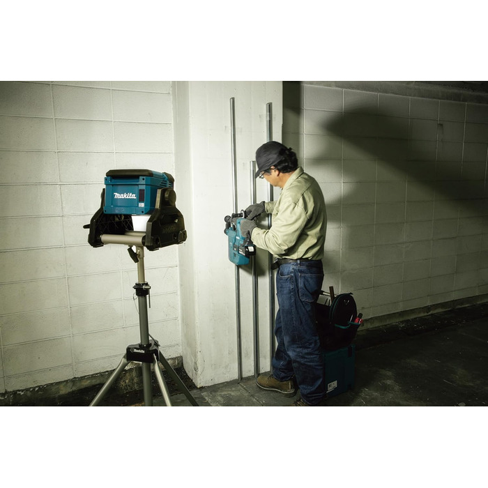 Світлодіодний прожектор Makita DML811 14,4-18В/230В, 3000 люмен, IP65, 3 режими яскравості, поворотний на 240°, без акумулятора та зарядного