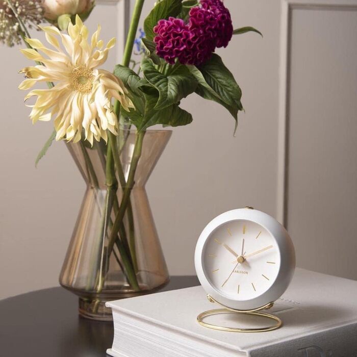 Karlsson [DL] Alarm Clock Globe White, design Armando Breeveld. Dimensions: Diameter 9.5cm, Height 10.5cm, Depth 7cm. Battery not included (requires 1 AA battery).