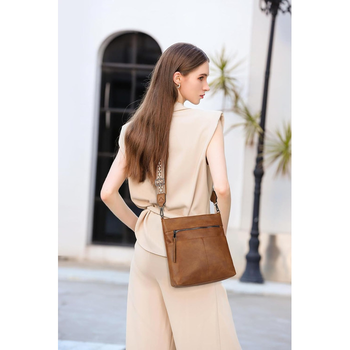 Сумка жіноча Gladdon шкіряна крос-боді середнього розміру коричнева з широким ременем та плечовим ремінцем