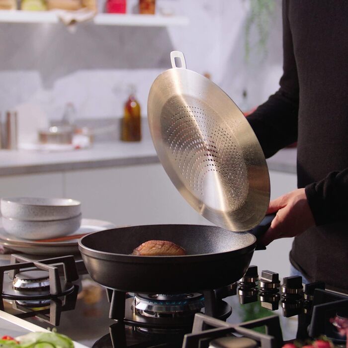 Сковорода Fissler Adamant Comfort 32 см, алюмінієва, антипригарна, індукція, стійка до подряпин