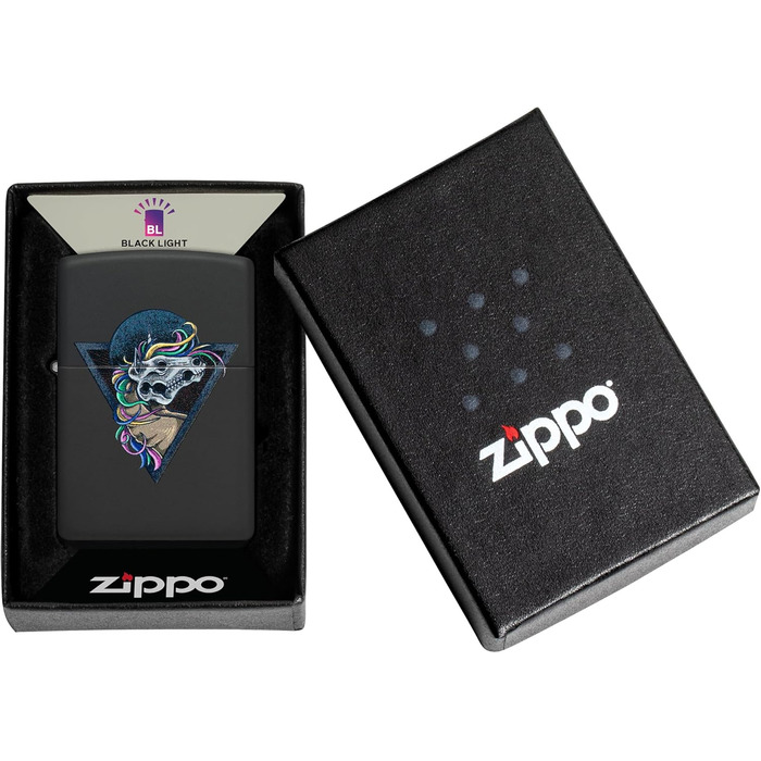 Запальничка Zippo з черепом коня, чорний матовий корпус, ефект Black Light, заправна, вітростійка, подарункова коробка, США