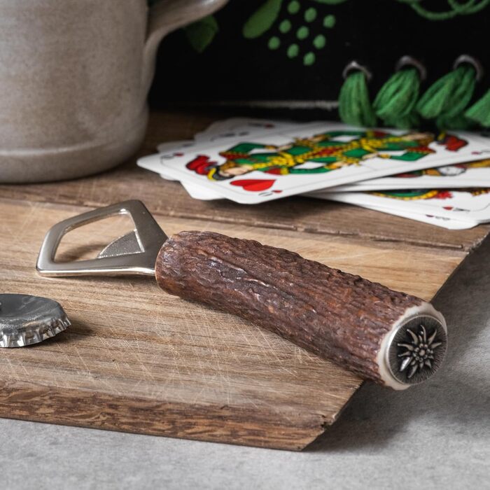 Bottle opener made of stag horn, with a handle made of genuine horn, traditional-style capsule opener, silver-plated decorative cap with edelweiss motif, ideal for traditional dress enthusiasts and hunters, as well as for a rustic home.