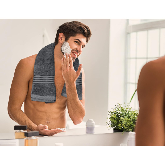 Utopia Towels 4-Piece Luxury Bath Towel Set, (68x137 cm), 100% Ring-Spun Cotton, 600 g/m², Lightweight and Highly Absorbent, Gym, Spa, and Hotel (black)