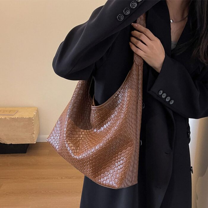 Жіноча сумка-хобо з екошкіри, велика місткість, плечова сумка з ручкою (коричнева)