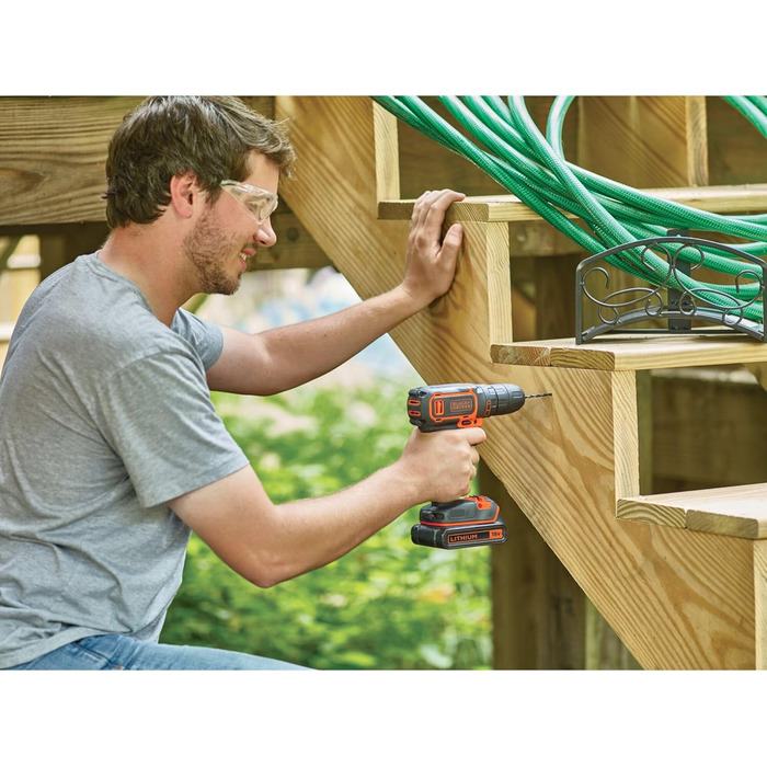 Акумуляторний дриль-шуруповерт Black+Decker BDCDC18K (18V, Li-Ion, LED, планетарне передаточне число, SoftGrip)