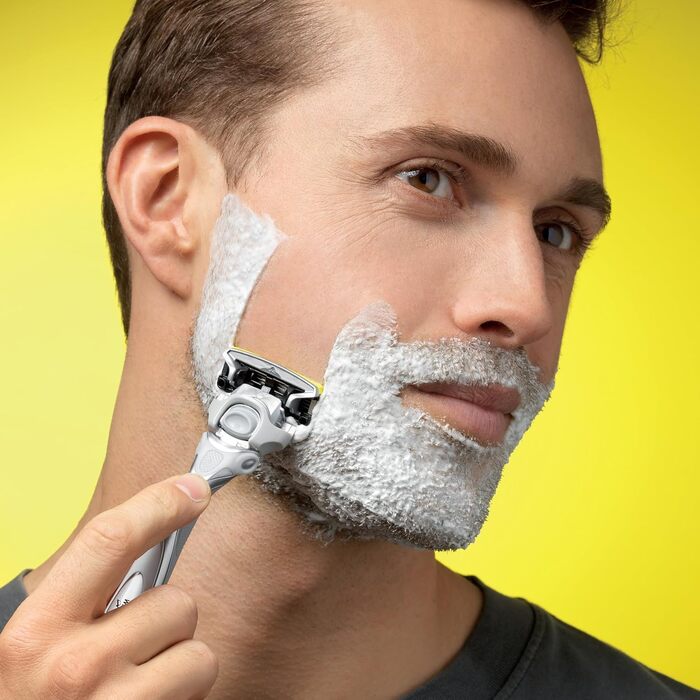 Бритва для чоловіків Wilkinson Sword Hydro 5 Ultimate: бритвенна система з 5 змінними касетами, зволожуючим гелем та технологією амортизації