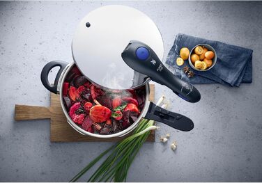 Мультиварка WMF Perfect Plus One Pot 6,5л з вставкою, для індукції, з захистом від полум'я, великим сигналом, 2 рівнями приготування, знімний ручка кришки