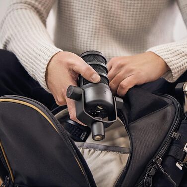 Rode PodMic Black – професійний USB-мікрофон для подкастів з брелоком-відкривачкою для пляшок