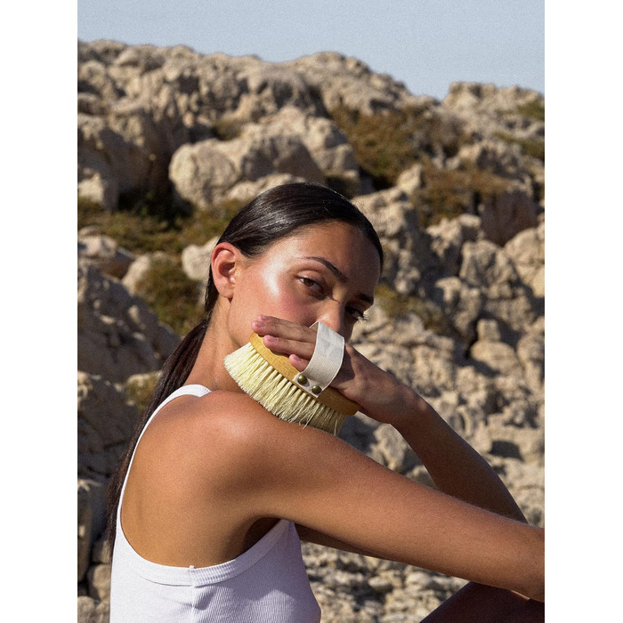RUHI Body Brush/Dry Brush VEGAN/ 100% Natural Sisal Bristles (HARD)/ handcrafted in Germany, FSC-certified beechwood & plastic-free for dry brushing massage (dry brush) against cellulite