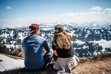 Кепка бейсболка Jumping Bird • Зручна, регульована, легко миється • Бордовий колір