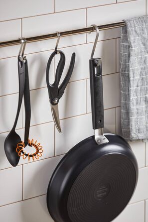 Кухонні ножиці для птиці Fiskars Essential, вигнуті леза, 23 см, нержавіюча сталь, для правої та лівої руки, чорні/сріблясті