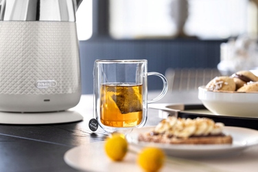 Електричний чайник De'Longhi Luminosa KLB2001.W 2000 Вт, Twill White