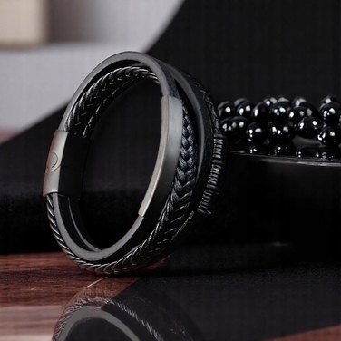 Чоловічий шкіряний браслет Lecerto, чорний, регульований (22 см) з гравіюванням