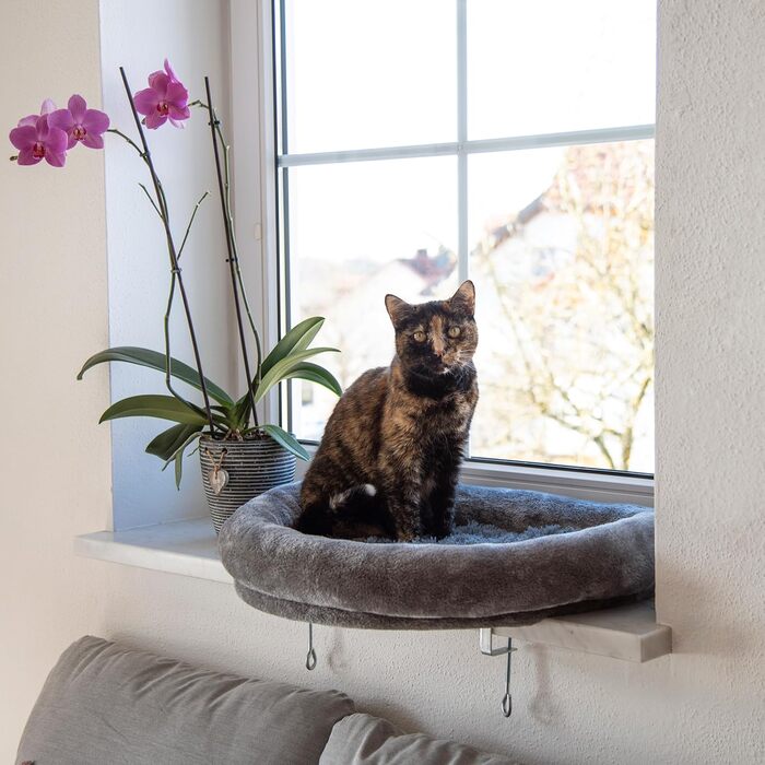 Kerbl Pet Window Hammock, Elevated Resting Place for Cats, Padded Edge, Soft Plush Cover, Sturdy Wooden Construction, Adjustable to Window Sill Depth, 55x35x10 cm, Grey