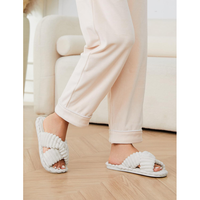 Жіночі домашні тапочки Star Vibe - м'які, пухнасті, бежеві, 40/41 EU