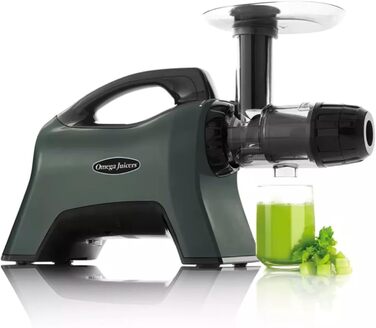 Omega Juicers MM1500 - three-stage screw press with a unique celery cap for maximum juice yield of 1.5 L - Ideal for making fruit and vegetable purees, sorbets, plant-based drinks, and includes a lot of accessories.