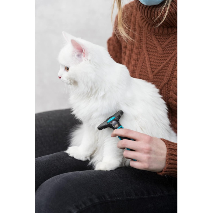 Тріксі Щітка-гребінець для вичісування та розрідження шерсті коротко- та жорсткошерстих порід - змінна головка, лезо з нержавіючої сталі, гумовий пластиковий грифель, чорний/синій, 7 x 15 см, для собак та котів