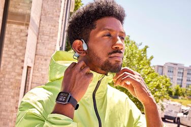 Розумний годинник Garmin Venu Sq 2 Music з GPS, AMOLED дисплеєм 1.4', музичним програвачем, аналізом сну та 25+ спортивними функціями. Garmin Pay, до 11 днів роботи від акумулятора, водонепроникність. Колір: Шкіряний сірий.