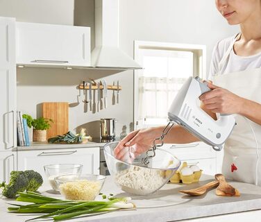 Ручний міксер Bosch ErgoMixx MFQ36400 (білий), 450 Вт, 5 швидкостей + Turbo, 2 вінчики, 2 гаки для тіста