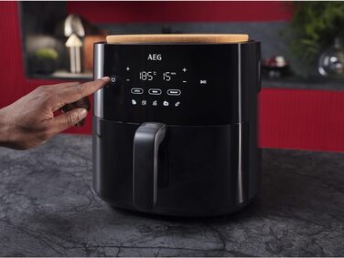 AEG AAF7B Hot Air Fryer / IF Design Award 2024 / Little to no oil / 8 programs / programmable / preheat function / 6.8l / dishwasher-safe / heat protection / flip reminder / black, 6.8l capacity, Series 7000