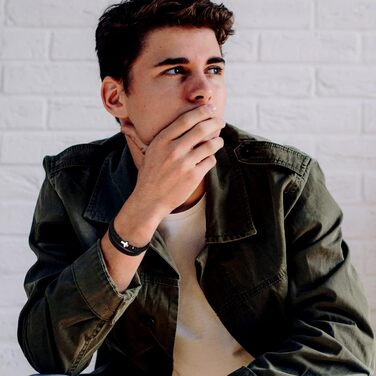 Чоловічий браслет Dochais: нержавіюча сталь, шкіряний ремінець, хрест Ісуса Христа, плетіння з натурального каменю, магнітна застібка, чорний, 21 см