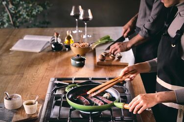 Сковорода Le Creuset Signature чавунна з дерев'яним ручками, 28 см, Bamboo