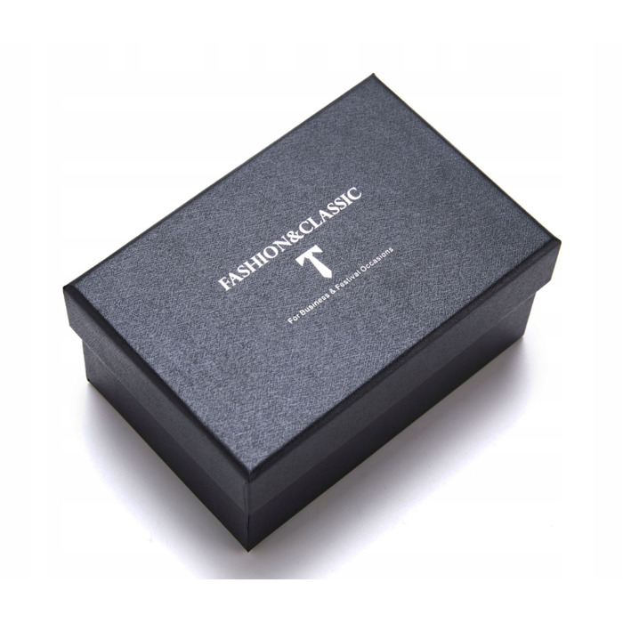 Набір аксесуарів для чоловіків: шовкова краватка, затискач та кишенкова хустка — вибір для справжнього джентльмена