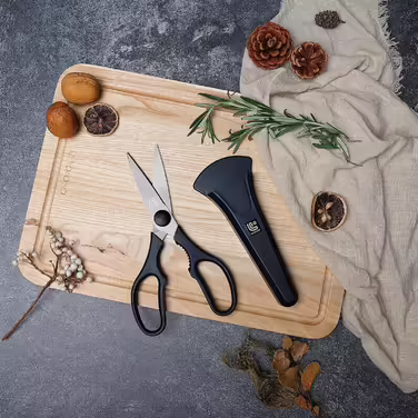 Linoroso Kitchen Scissors - Sharp Scissors for the Kitchen with Magnetic Cover - High Quality Stainless Steel - Household Scissors - All-Purpose Scissors - Can be Used as Fabric Scissors, Craft Scissors, Paper Scissors, Grill Scissors - Classic Black