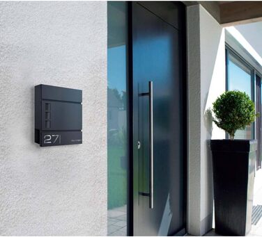 Поштова скринька Metzler Cube антрацит RAL 7016 з лазерним гравіюванням номеру будинку та імені - настінна, з відділенням для газет, вікном. Розмір: 37x37x10.5 см