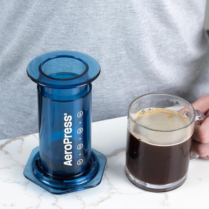 Прозора кавоварка AeroPress Clear Blue 3-в-1: френч-прес, пуровер та еспресо, портативна міні-кавомашина для подорожей і кемпінгу, без гіркоти, синя