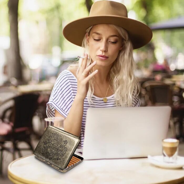 Елегантне металеве тютюно-випарювач для 20 сигарет Adler (Золотий)