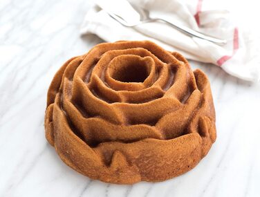 Форма для випічки Nordic Ware Rose Bundt, 10 порцій, карамель