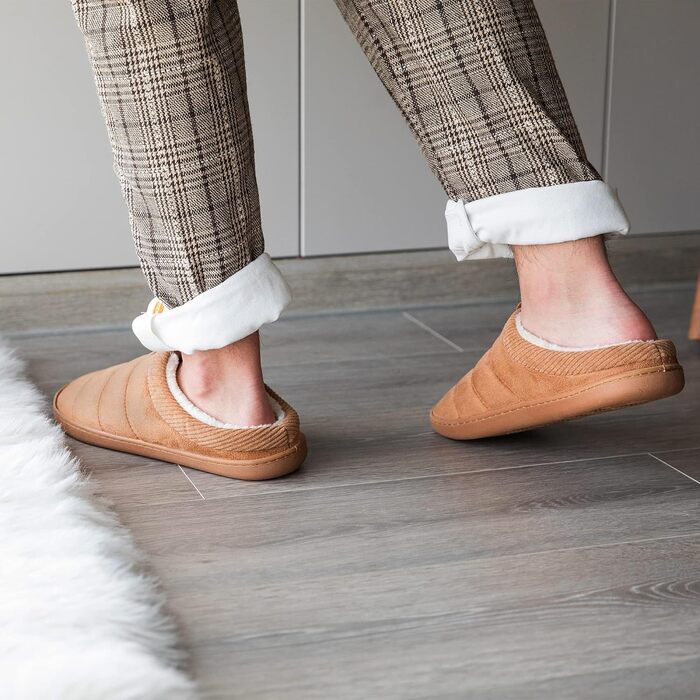 Чоловічі тапочки зимові теплі м'які з меморі-піною, неслизькі для дому та вулиці (41/42 EU, Коричневі)