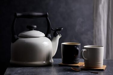 Le Creuset Kettle Tradition, Capacity: 2.1 l, Enameled Steel, Meringue, 40102027160000