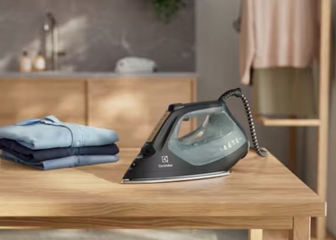 Парова праска Electrolux Renew 800 E8SI2-8OG з підсвічуванням, 250 г/хв