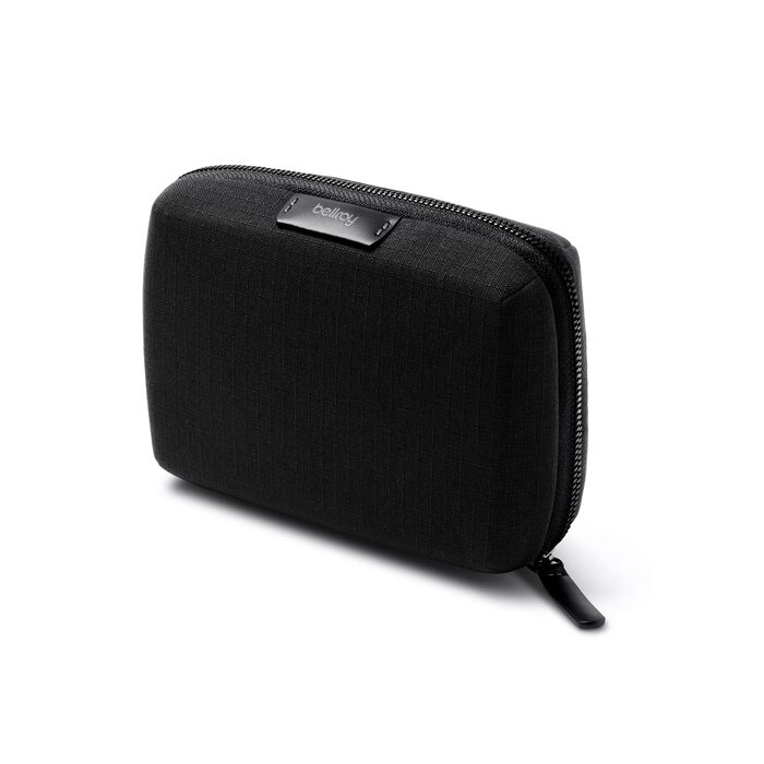 Компактний органайзер для аксесуарів Bellroy Tech Kit Compact для кабелів, зарядних пристроїв та миші, чорний