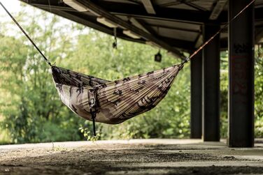 Ultralight Hammock including Carabiners & Heavy-Duty Straps (load capacity up to 220 kg, 275 x 140 cm) – ideal for camping, outdoor activities, trekking & as a travel hammock (Turquoise/Orange) (Camouflage)