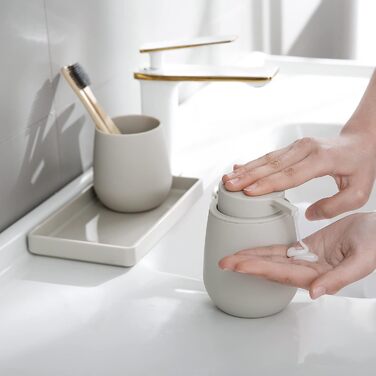 GAHEFY Badset Badezimmer Zubehör Set Beige, Badausstattung Sets Deko, 5-teiliges Bad Set - Seifenspender, Zahnbürstenhalter, Schminktablett, Klobürste und Mülleimer Set für Bad (Beige)