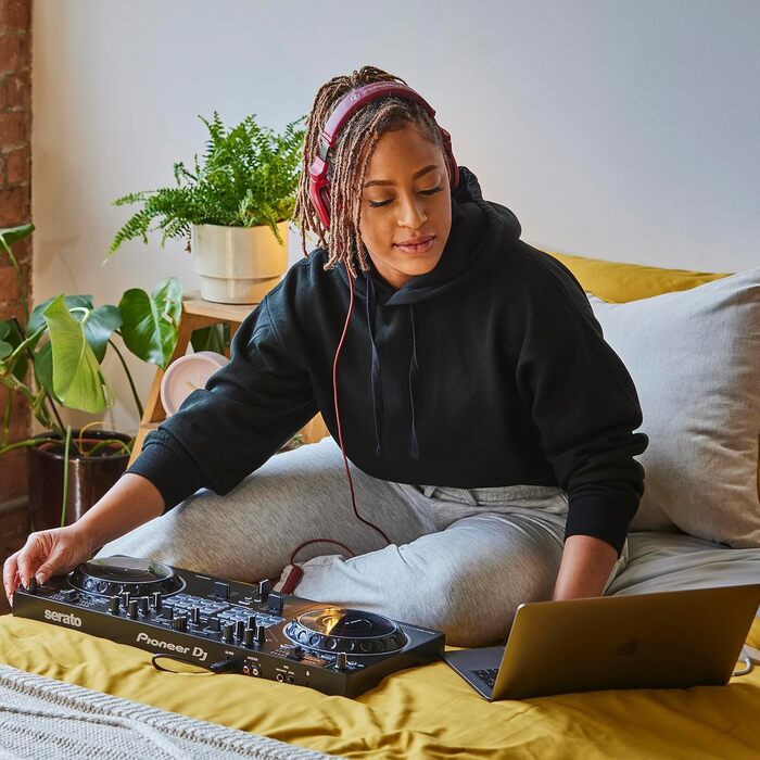 DJ контролер Pioneer DDJ-REV1 для Serato DJ – 2 деки