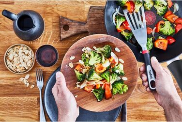 Сковорода Tefal Unlimited On 32 см індукційна з антипригарним покриттям Titanium, з індикатором нагріву Thermo-Signal, для всіх типів плит, чорна G25908