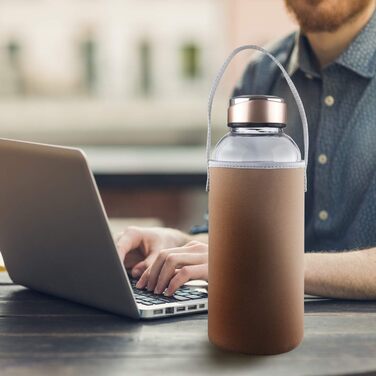 SHOW INGENUITY 1.5 Liter / 1.5L Glass Drinking Bottle with Neoprene Sleeve, 1500ml Borosilicate Glass Water Bottle with Stainless Steel Lid, BPA-Free Glass Bottle