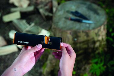 Точилка для ножів Fiskars Xsharp: керамічний точильний елемент, корпус з скловолокна, чорний/помаранчевий